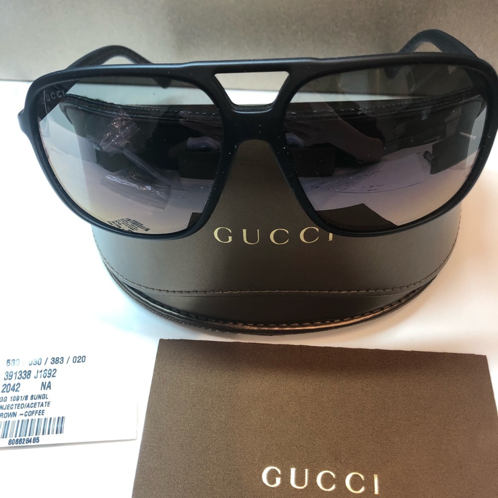 Gucci sunglass with case - Picture 2 of 8